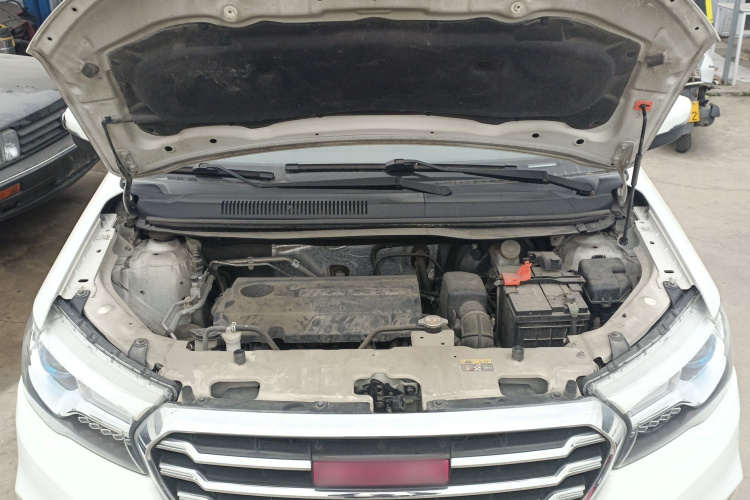 哈弗H1 2015款 1.5L AMT豪华型机舱底盘24