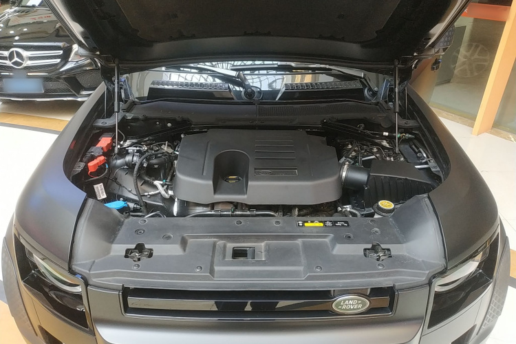 路虎卫士 2024款 110 3.0T P400 暗黑特别版局部细节24