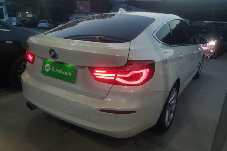 宝马3系GT 2018款 320i 时尚型车身外观7