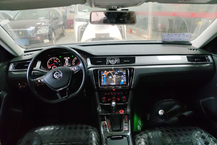 大众 帕萨特 2016款 330TSI DSG尊荣版中控内饰7002