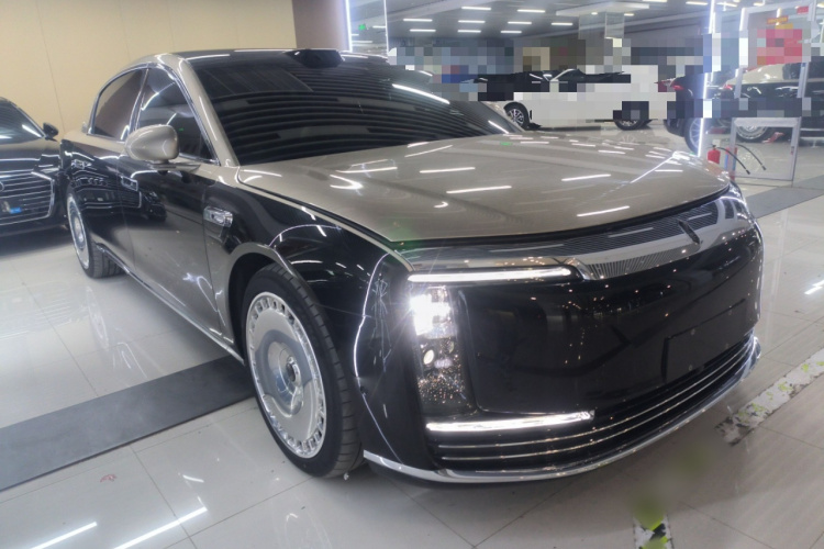 鸿蒙智行 尊界S800 2025款 增程 星耀尊享版 5座车身外观3