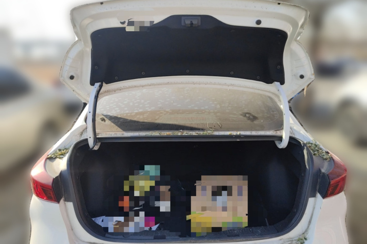 长安 逸动 2021款 PLUS 1.6L GDI 手动豪华型中控内饰23