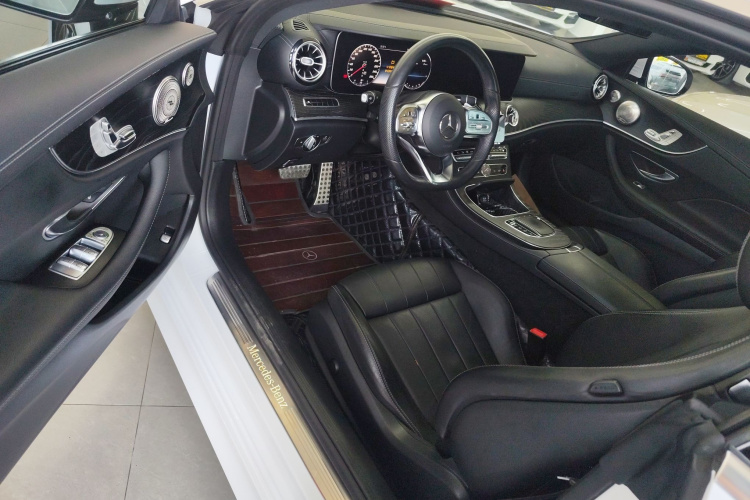 奔驰E级(进口) 2019款 E 300 轿跑车中控内饰7003