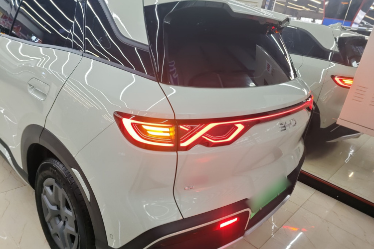 比亚迪 元UP 2025款 智驾版 401KM 活力版车身外观6