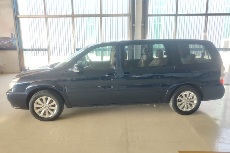 别克GL8 2014款 2.4L 行政版车身外观4