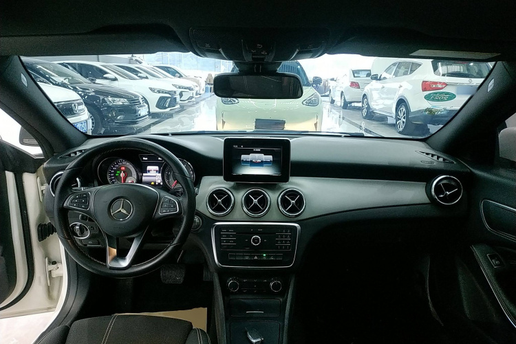 奔驰CLA 2016款 CLA 200 动感型中控内饰12