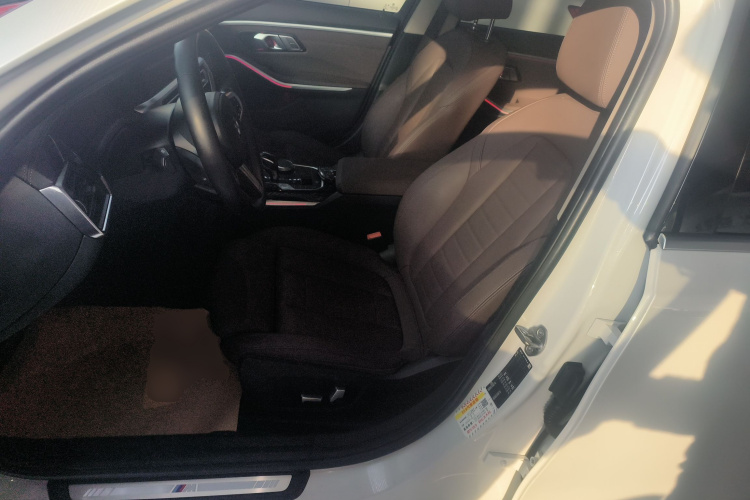 宝马3系 2022款 320Li M运动套装中控内饰19