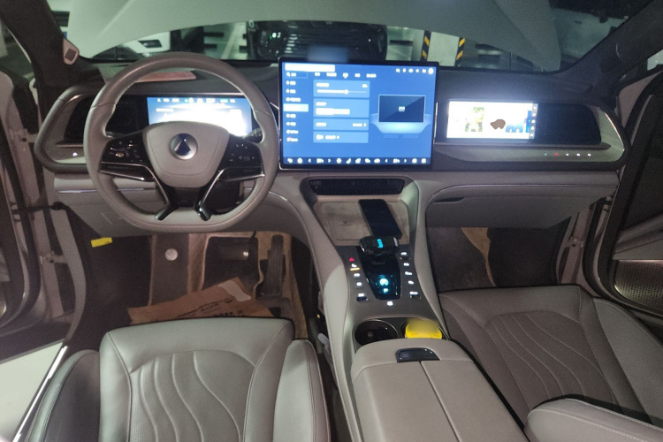 腾势N7 2024款 702 智驾Pro版中控内饰12