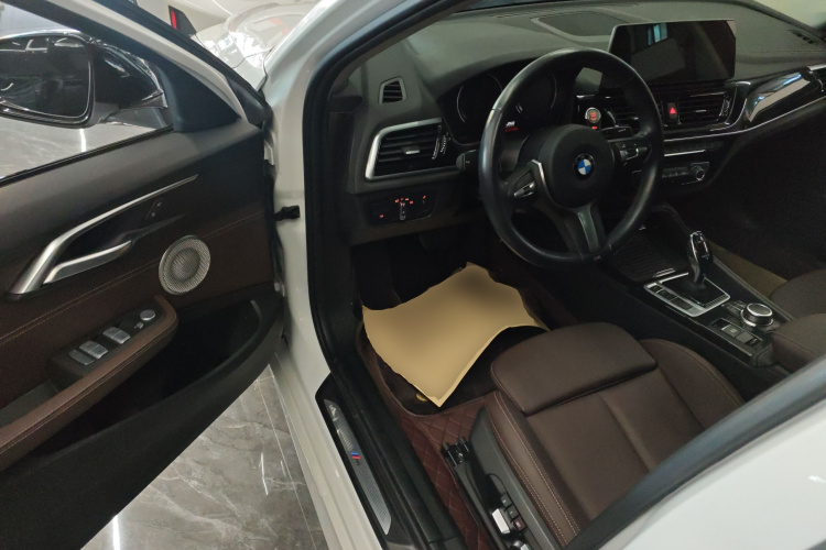 宝马1系 2023款 120i M运动曜夜版中控内饰20