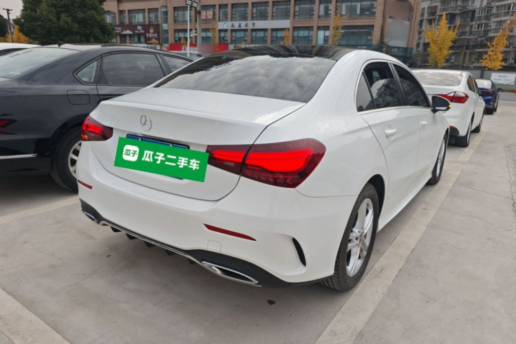 奔驰A级 2023款 A 180 L车身外观7