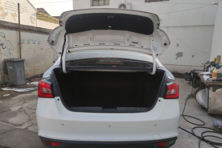 奇瑞 艾瑞泽5 2017款 1.5L CVT领潮版机舱底盘23