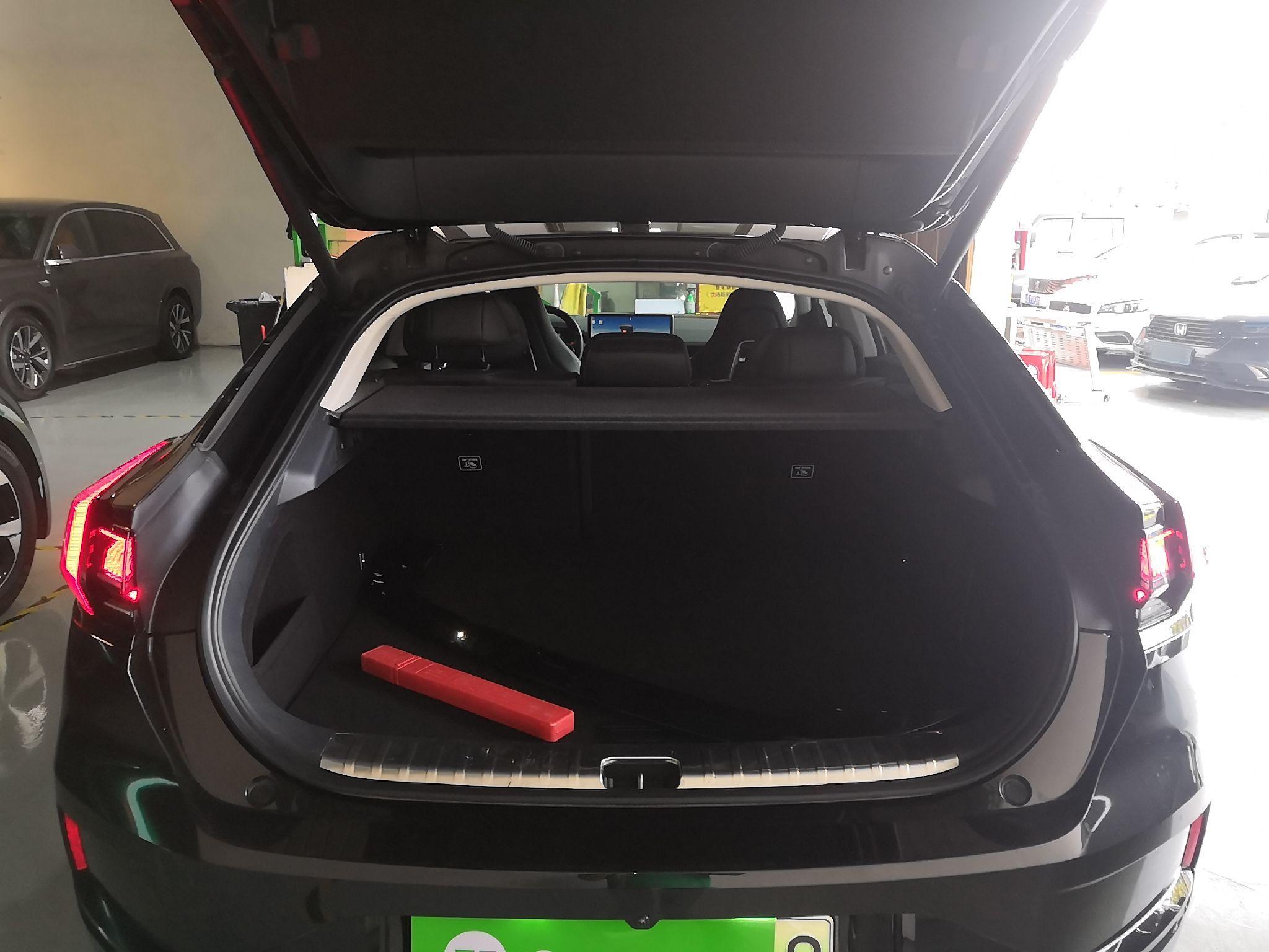 极氪001 2022款 长续航双电机 WE版