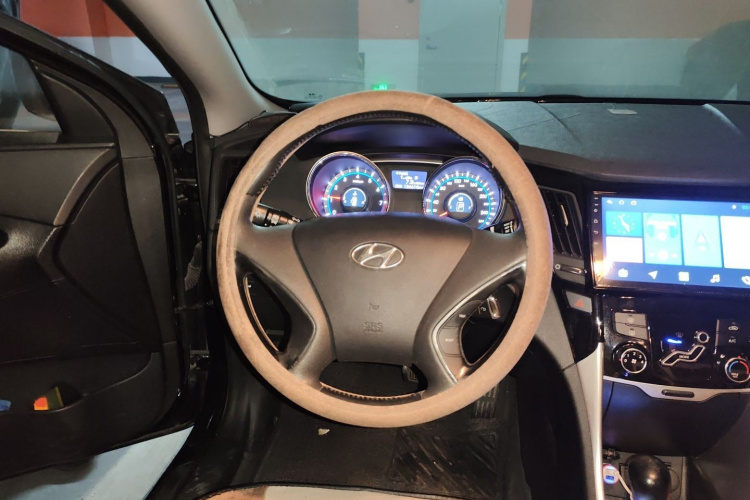 现代 索纳塔 2011款 2.0L 自动时尚版局部细节13