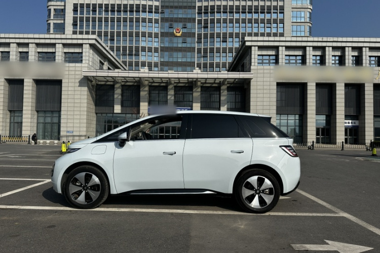 宝骏云朵 2023款 460 Pro车身外观6003