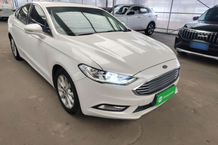 福特 蒙迪欧 2017款 改款 EcoBoost 180 时尚型车身外观3