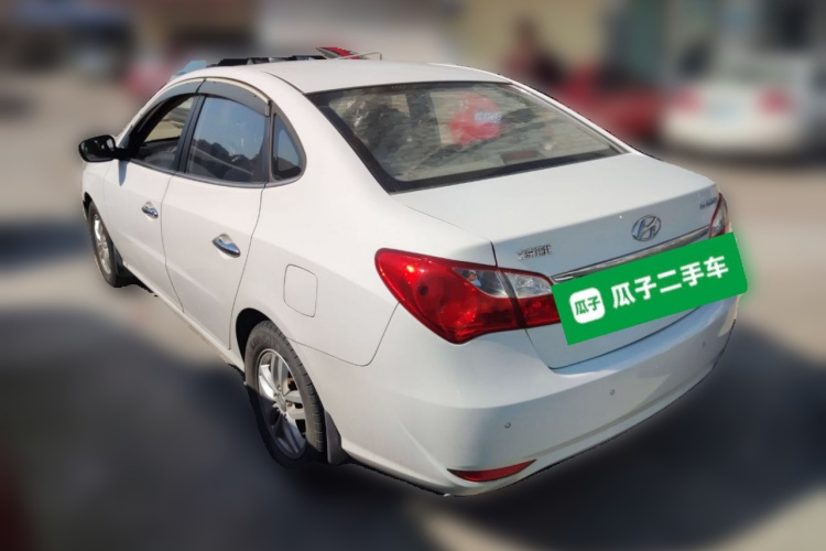 现代 悦动 2011款 1.6L 自动豪华型车身外观5