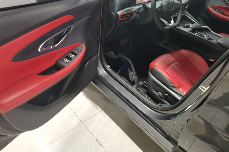 长安UNI-T 2020款 1.5T 尊贵型中控内饰20