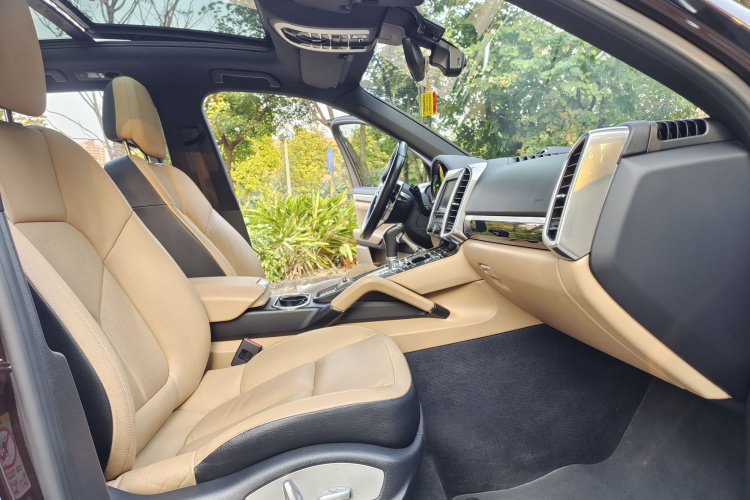 保时捷 2015款 Cayenne 3.0T中控内饰7004
