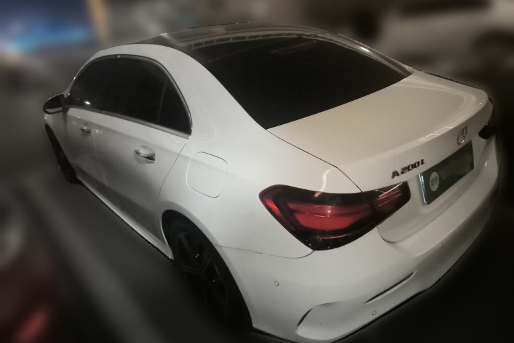 奔驰A级 2023款 A 200 L 时尚型车身外观5