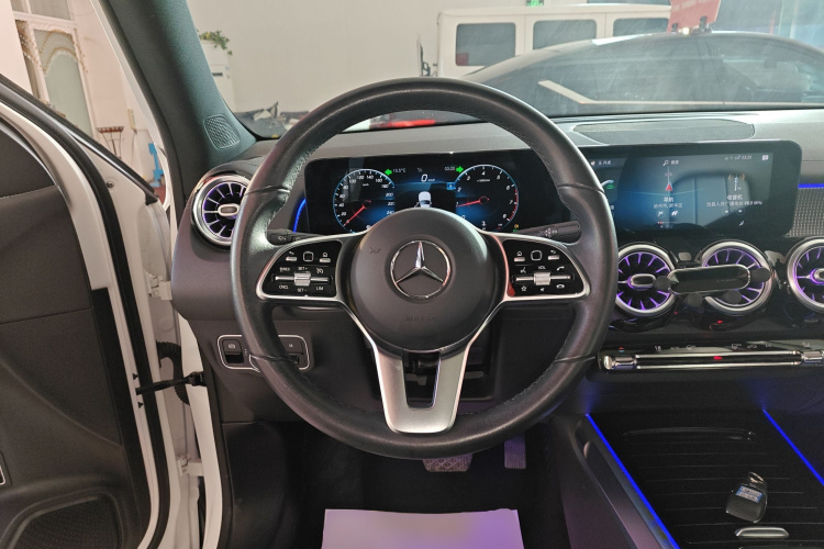 奔驰GLB 2021款 GLB 200 动感型局部细节13