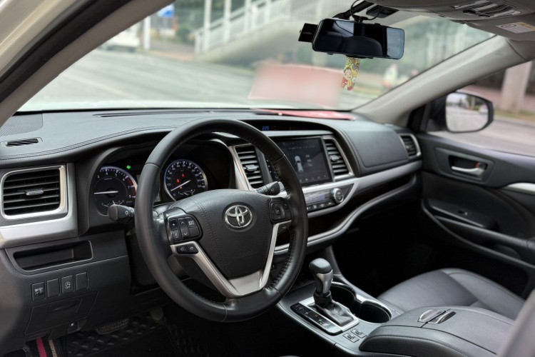 丰田 汉兰达 2017款 2.0T 两驱豪华版 7座中控内饰7005