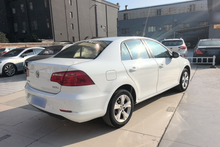 大众 宝来 2014款 1.6L 自动舒适型车身外观7