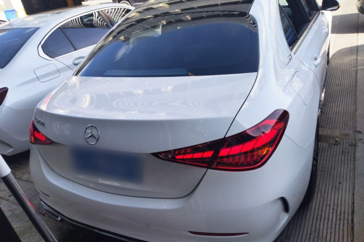奔驰C级 2023款 改款二 C 260 L 运动版车身外观6