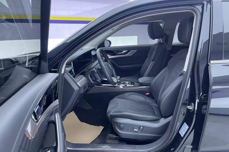 红旗HS5 2022款 改款 2.0T 智联旗享版中控内饰19