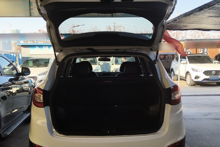 北京现代ix35 2015款 2.0L 自动两驱智能型 国V机舱底盘23