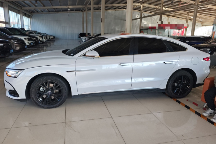 比亚迪 汉 2023款 DM-i 冠军版 121KM 精英型车身外观4