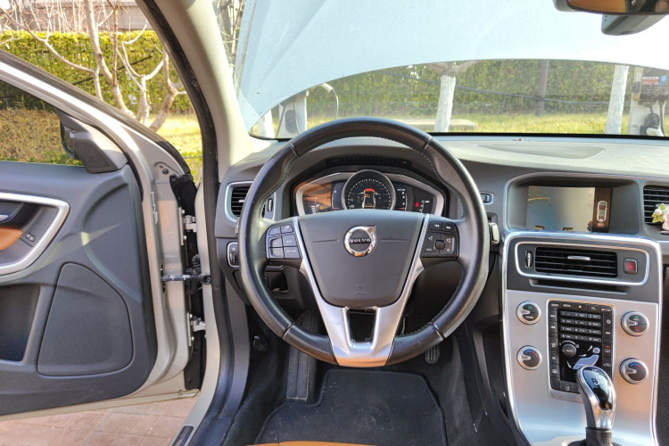 沃尔沃S60 2019款 S60L 改款 T5 智驭菁英版中控内饰13