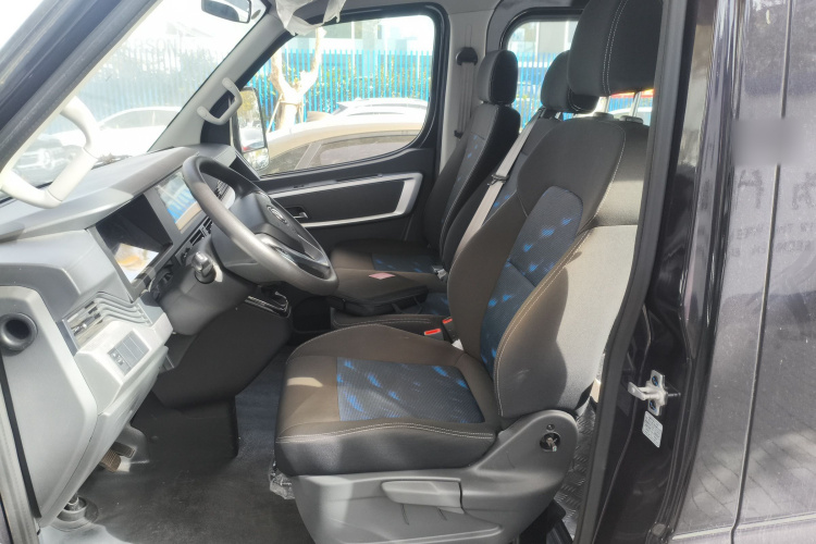 东风御风 御风 2023款 V9+ 2.0T 自动前驱多功能中轴中顶7/8/9座中控内饰19