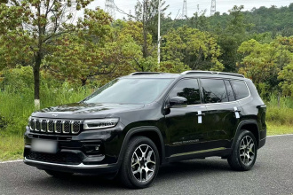 Jeep 大指挥官 2022款 2.0T 两驱豪华版