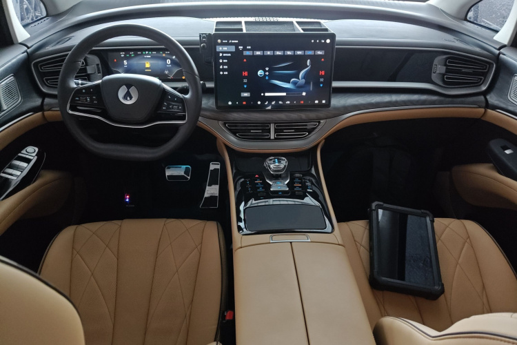 腾势D9 2024款 DM-i 1050 尊享型中控内饰7002