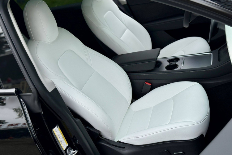 特斯拉 Model Y 2022款 后轮驱动版中控内饰7001