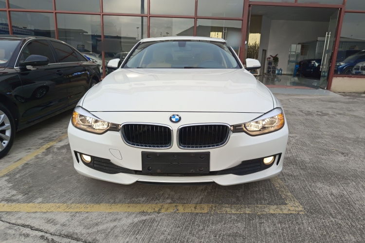 宝马3系 2013款 316i 进取型车身外观2