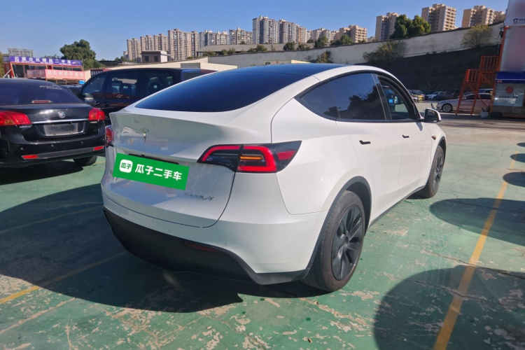 特斯拉 Model Y 2023款 后轮驱动版车身外观7