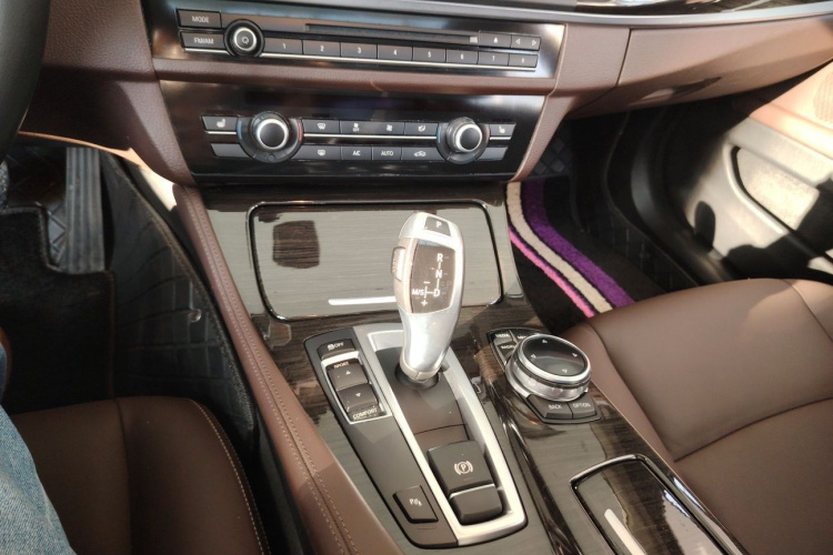 宝马5系 2014款 525Li 豪华设计套装局部细节18