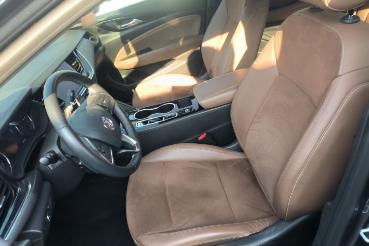 别克 君威 2020款 552T 豪华型中控内饰19