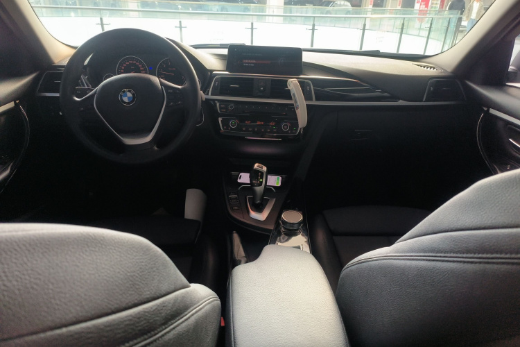 宝马3系 2019款 320Li 时尚型中控内饰7002