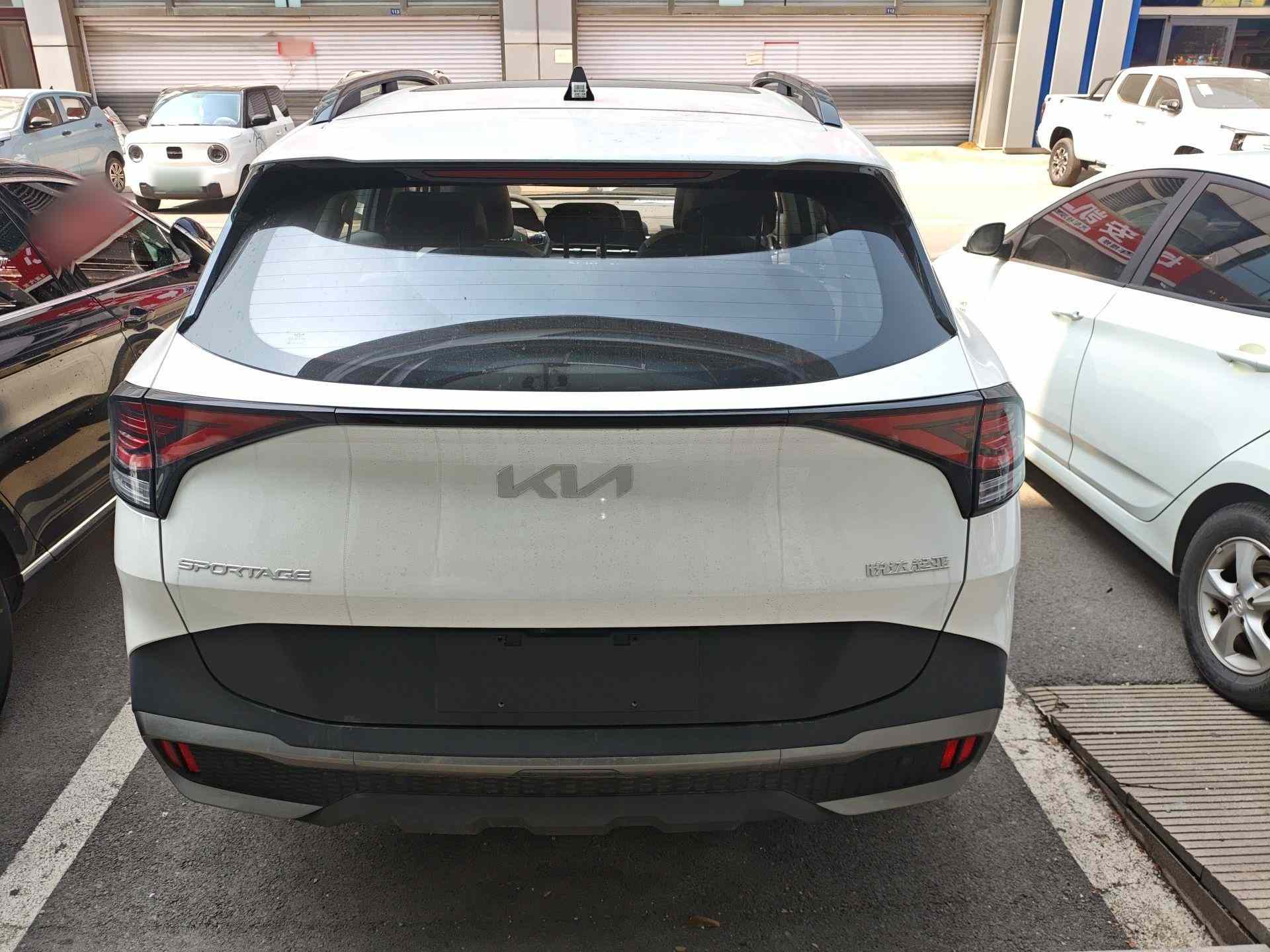 起亚 狮铂拓界 2025款 1.5T 两驱尊贵版(3)