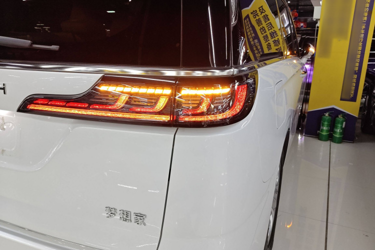 岚图汽车 岚图梦想家 2024款 PHEV 超长续航尊贵版车身外观6006