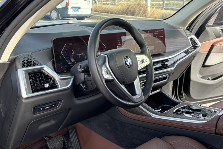 宝马X7 2023款 xDrive40i 领先型豪华套装中控内饰7014
