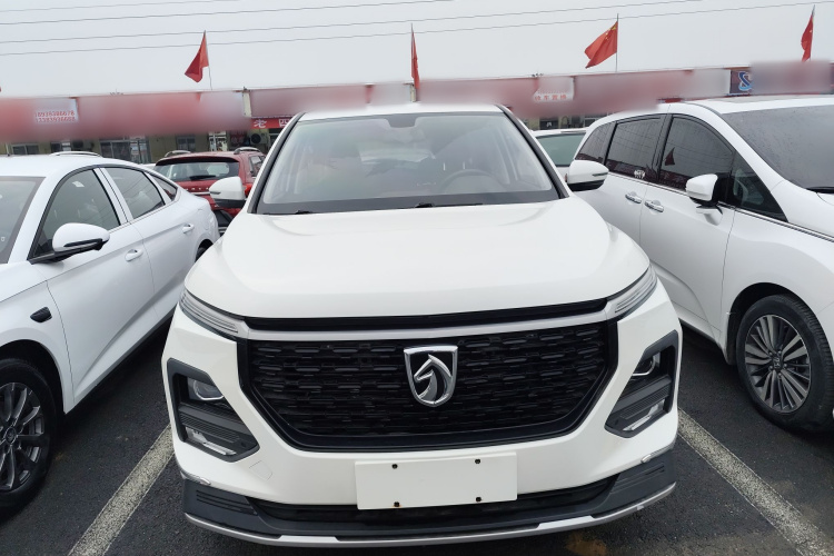 宝骏530 2021款 全球车周年纪念版 1.5T 手动尊贵型 6座车身外观2