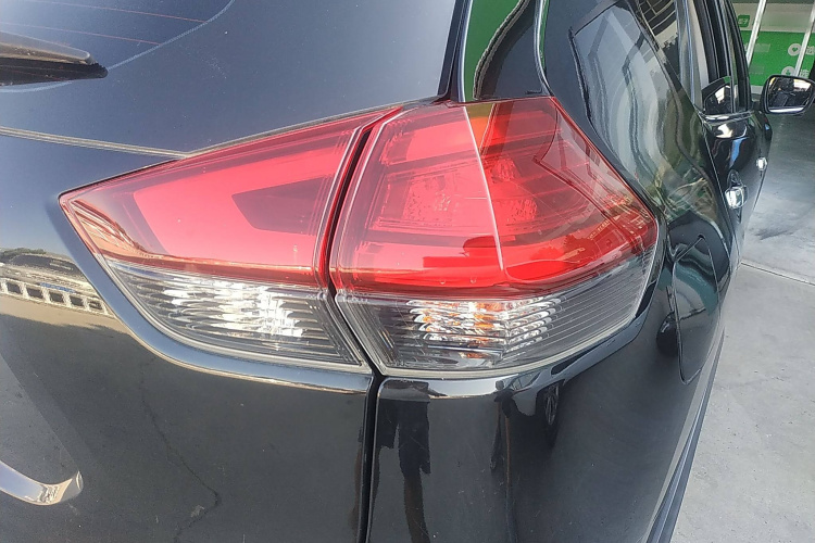 日产 奇骏 2020款 2.0L XL Premium CVT 2WD智联尊享版车身外观9