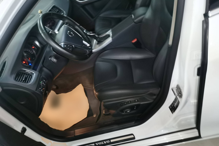 沃尔沃S60 2018款 S60L T3 智进进取版中控内饰19