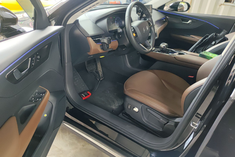 红旗E-QM5 2021款 网约充电 基础版 4座中控内饰7003