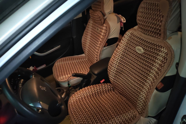 标致408 2013款 2.0L 自动舒适版中控内饰19