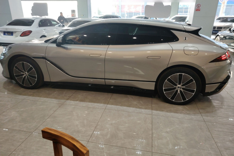 腾势Z9GT 2024款 1100四驱Max版车身外观4