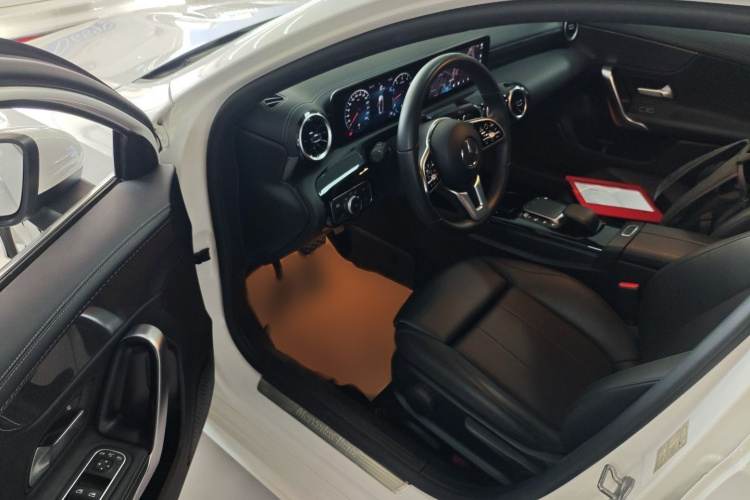 奔驰A级 2022款 改款 A 200 L 运动轿车动感型中控内饰7003